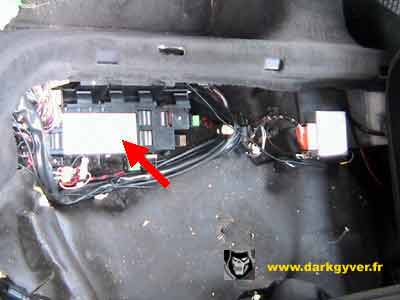 boitier electrique arriere gauche 00